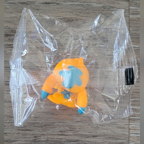 Disney Doorables Black Light Neon Stitch - Picture 3 of 5